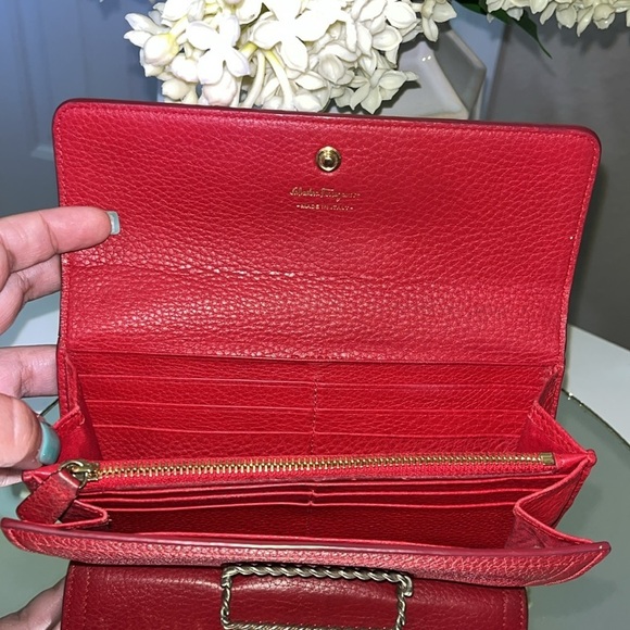 Salvatore Ferragamo Women’s Red Leather Wallet Goldtone Hardware Vintage - Picture 8 of 15
